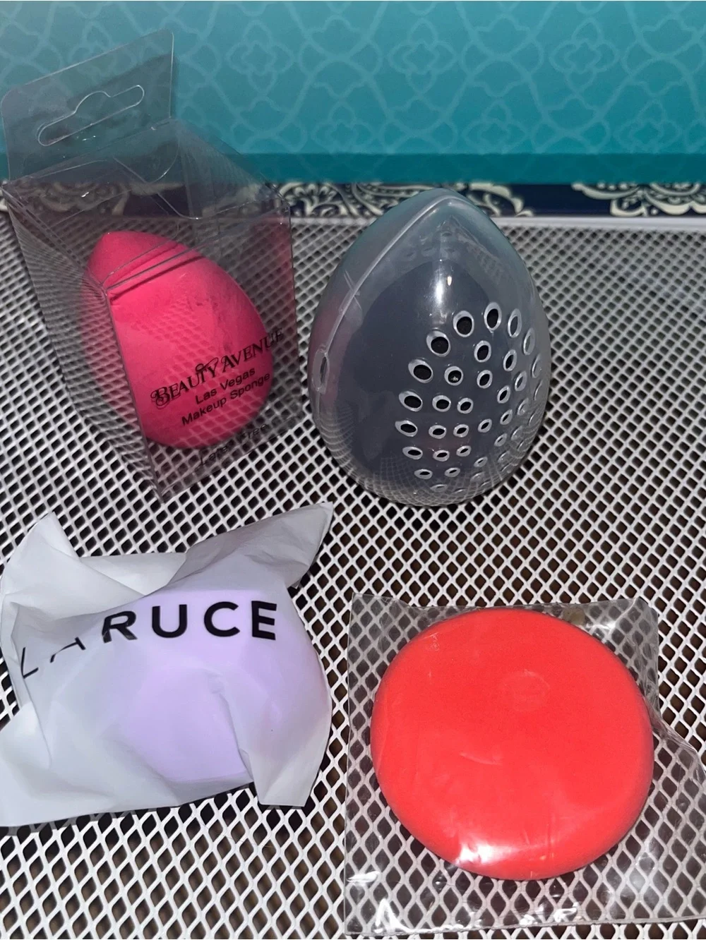 Beauty Avenue and 3 other brands Makeup Sponge and blenders.